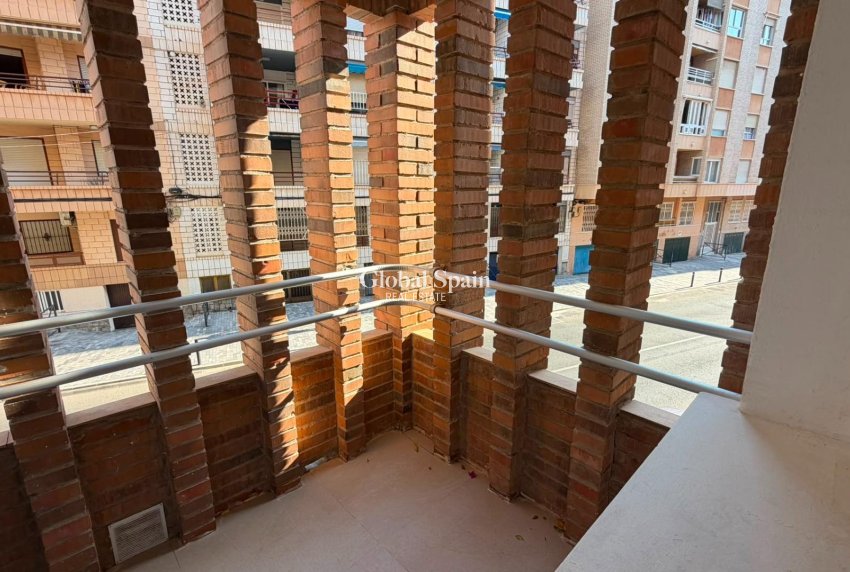 Revente - APPARTEMENT -
TORREVIEJA - Playa del Cura