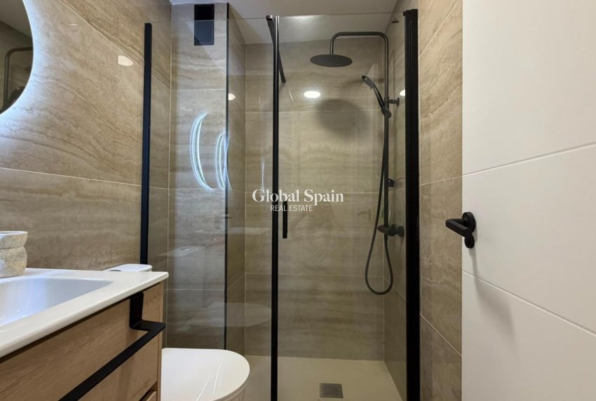Revente - APPARTEMENT -
TORREVIEJA - Playa del Cura