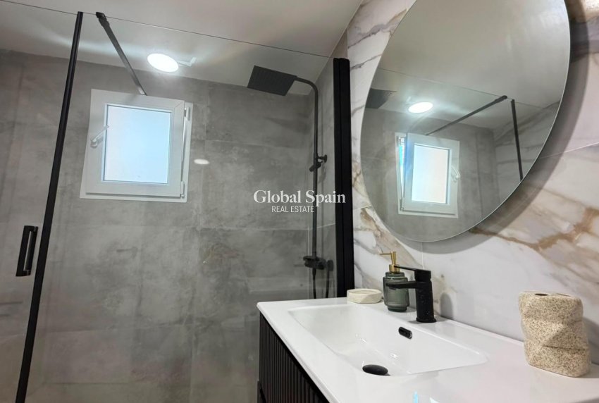 Revente - APPARTEMENT -
TORREVIEJA - Playa del Cura