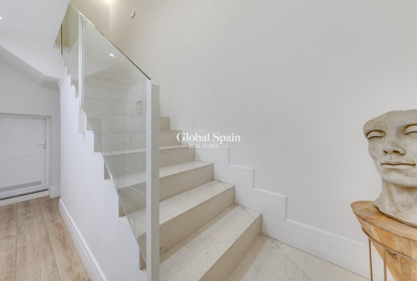 Revente - APPARTEMENT -
TORREVIEJA - Playa del Cura