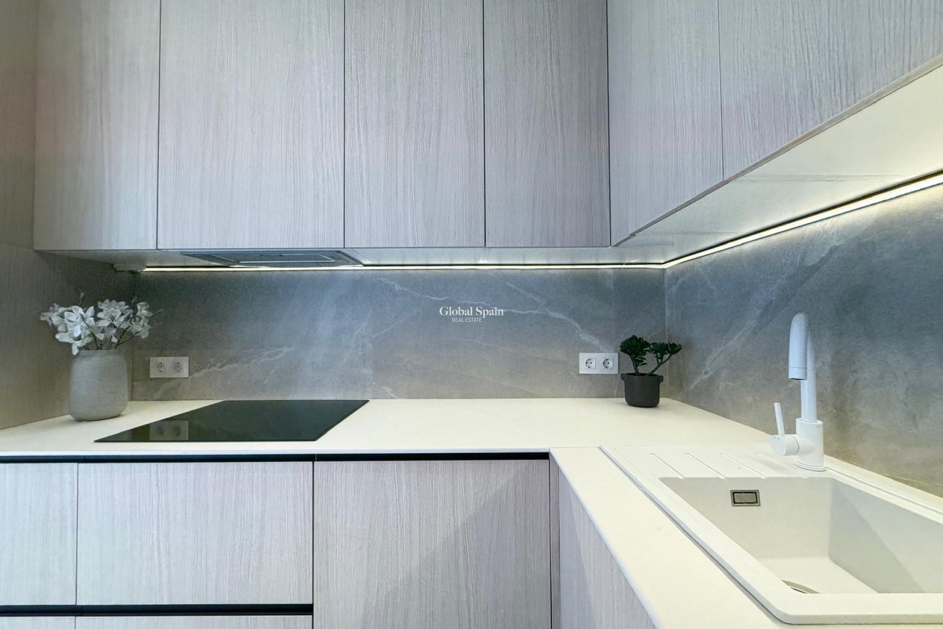 Revente - APPARTEMENT -
TORREVIEJA - Playa del Cura