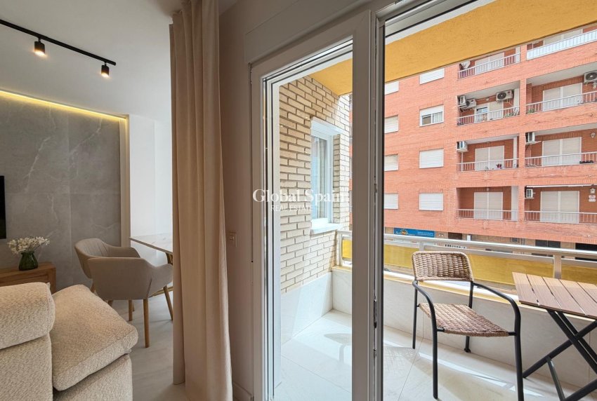Revente - APPARTEMENT -
TORREVIEJA - Playa del Cura