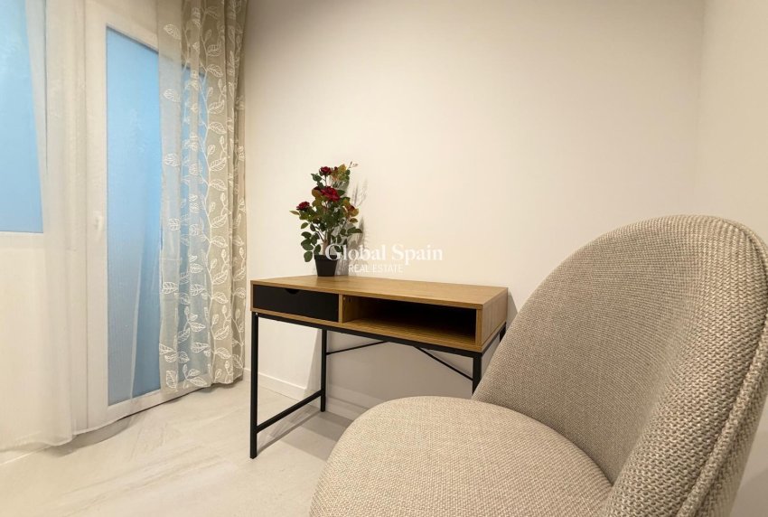 Revente - APPARTEMENT -
TORREVIEJA - Playa del Cura