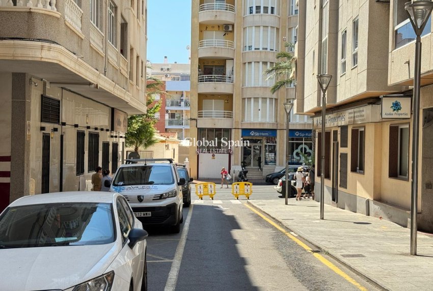 Revente - APPARTEMENT -
TORREVIEJA - Playa del Cura