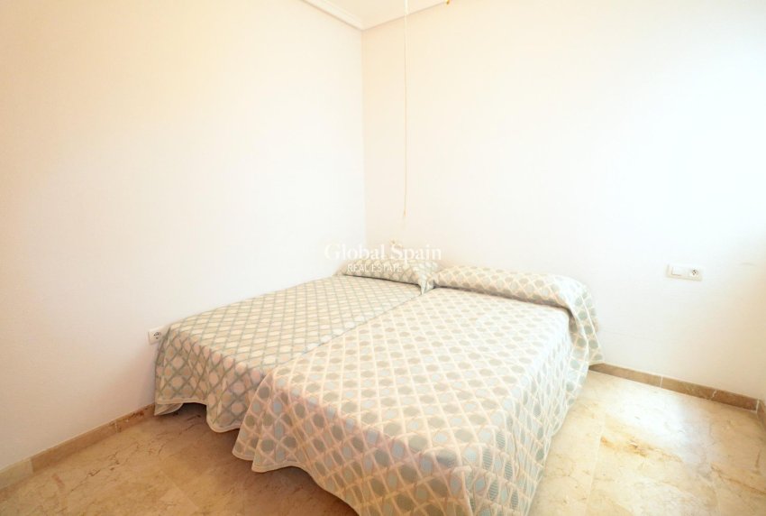 Revente - APPARTEMENT -
TORREVIEJA - Playa del Cura