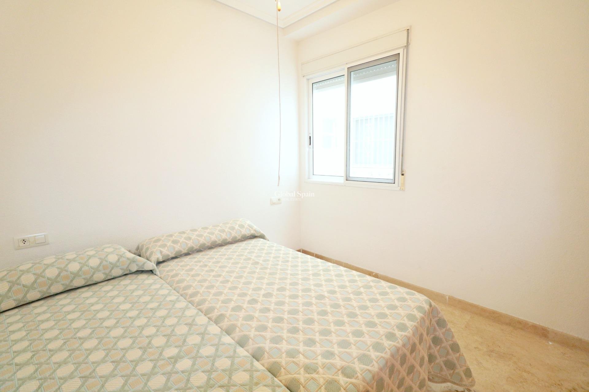 Revente - APPARTEMENT -
TORREVIEJA - Playa del Cura