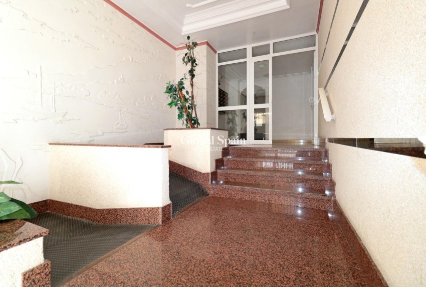 Revente - APPARTEMENT -
TORREVIEJA - Playa del Cura