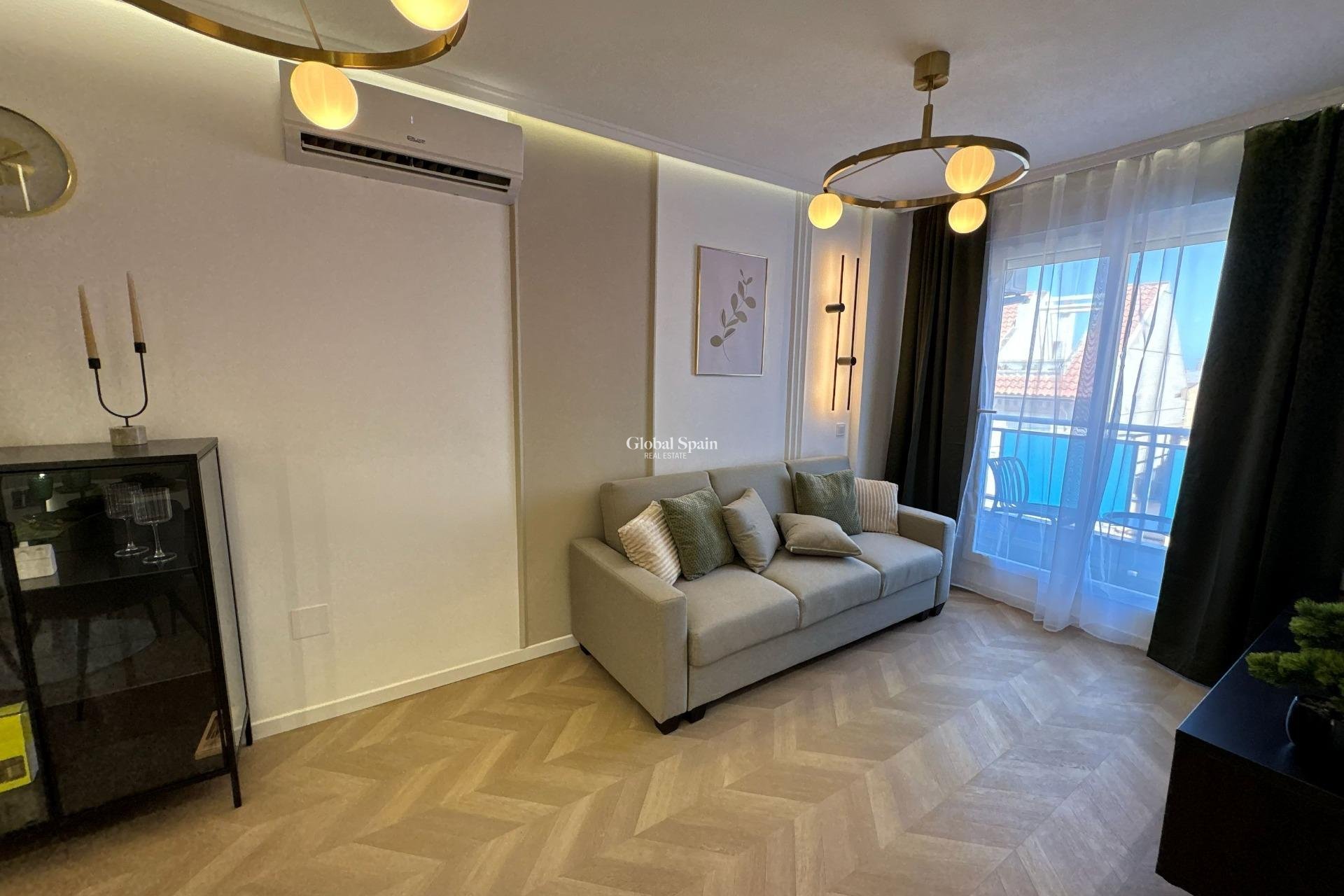 Revente - APPARTEMENT -
TORREVIEJA - Playa del Cura