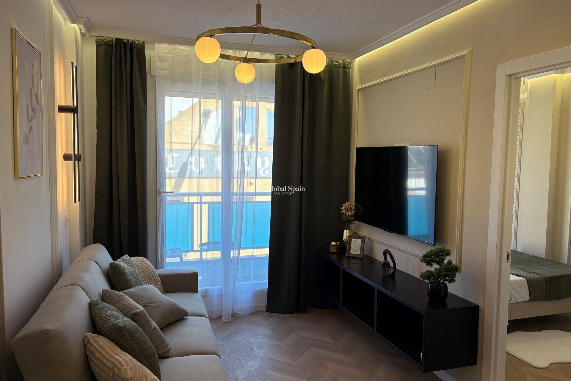Revente - APPARTEMENT -
TORREVIEJA - Playa del Cura