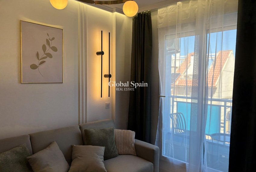 Revente - APPARTEMENT -
TORREVIEJA - Playa del Cura