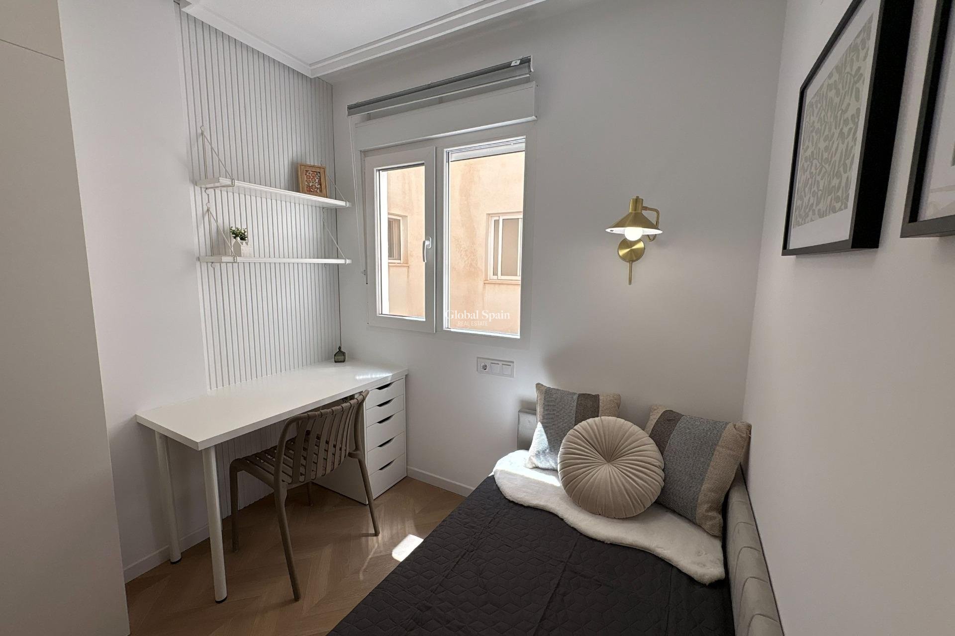 Revente - APPARTEMENT -
TORREVIEJA - Playa del Cura