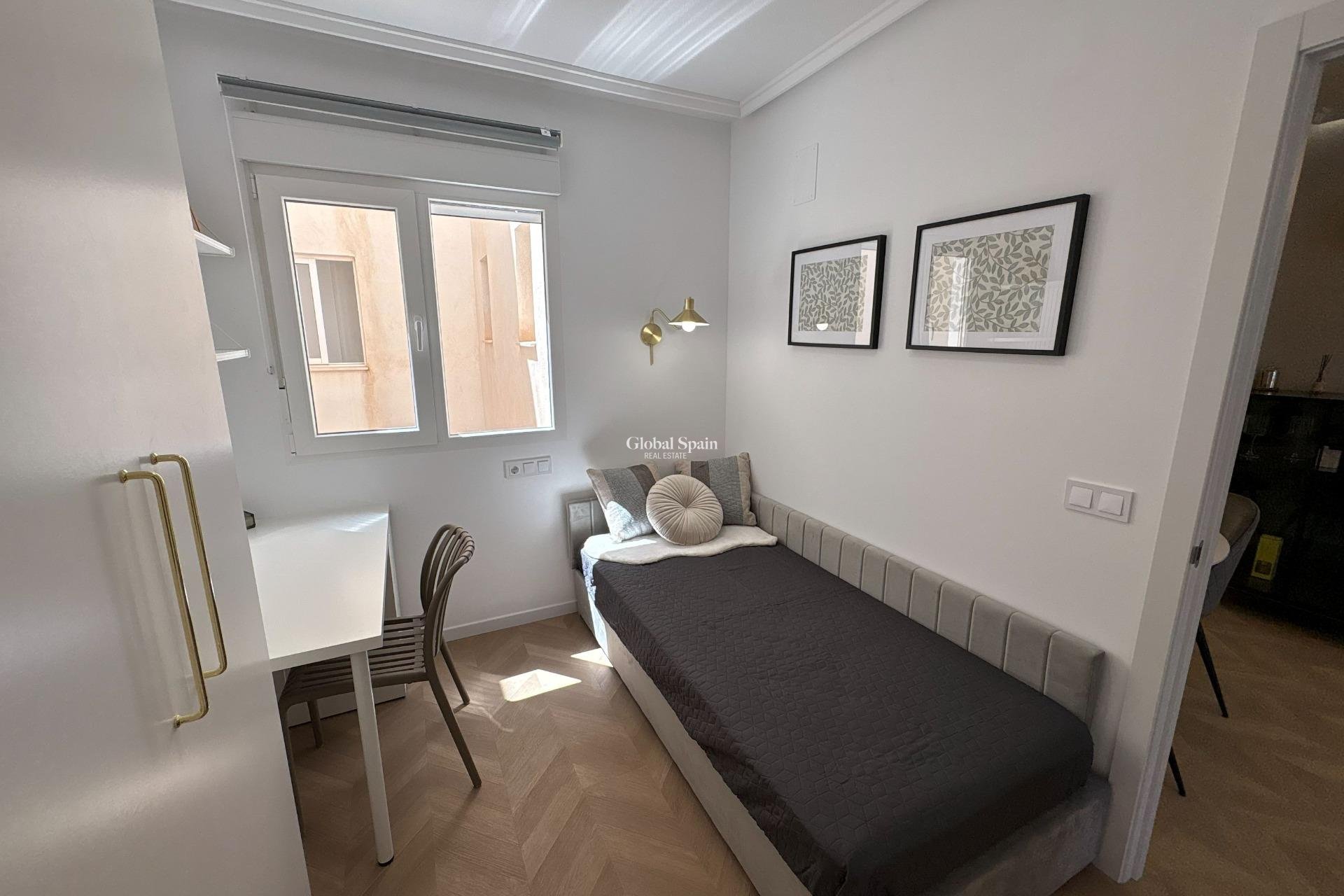 Revente - APPARTEMENT -
TORREVIEJA - Playa del Cura