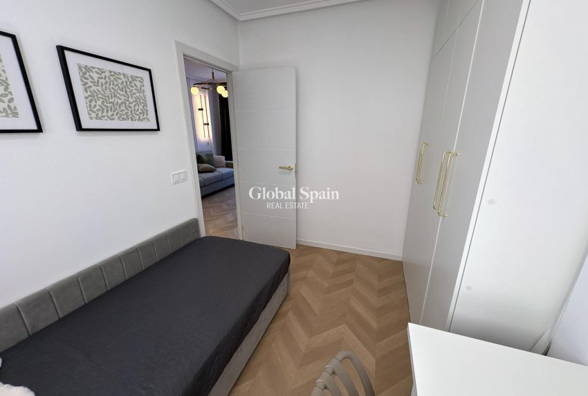 Revente - APPARTEMENT -
TORREVIEJA - Playa del Cura