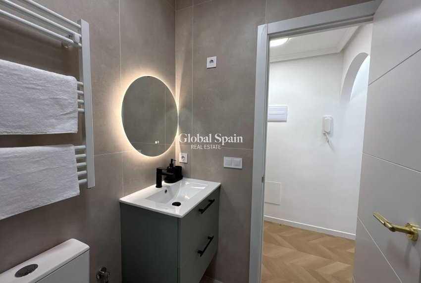 Revente - APPARTEMENT -
TORREVIEJA - Playa del Cura
