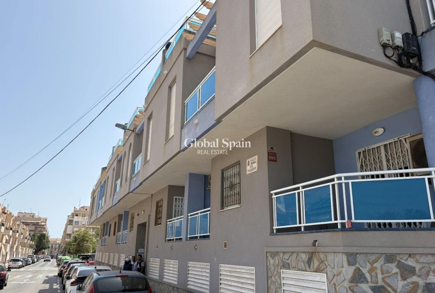Revente - APPARTEMENT -
TORREVIEJA - Playa del Cura