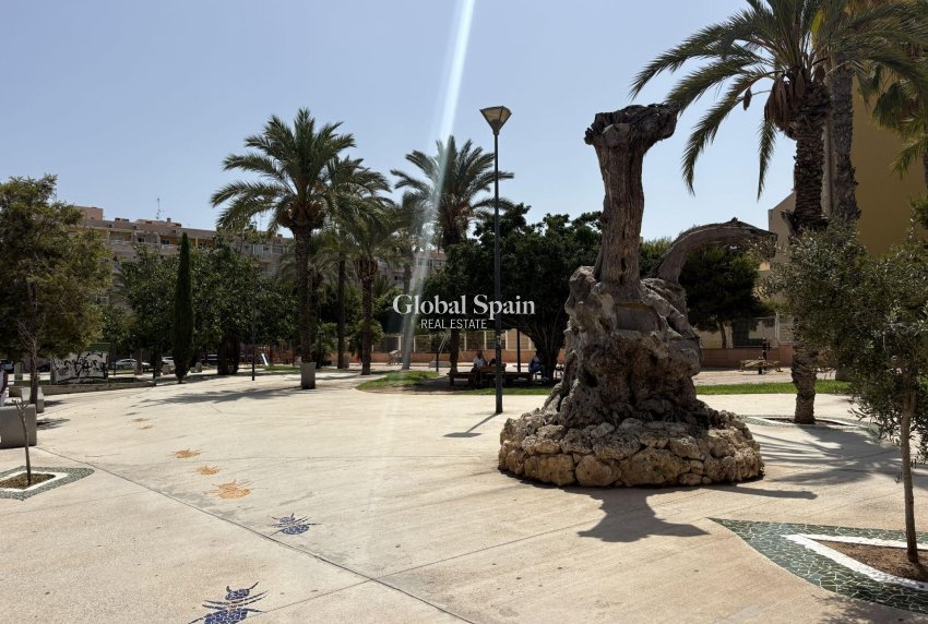 Revente - APPARTEMENT -
TORREVIEJA - Playa del Cura