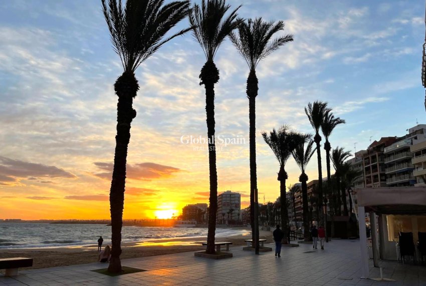 Revente - APPARTEMENT -
TORREVIEJA - Playa del Cura