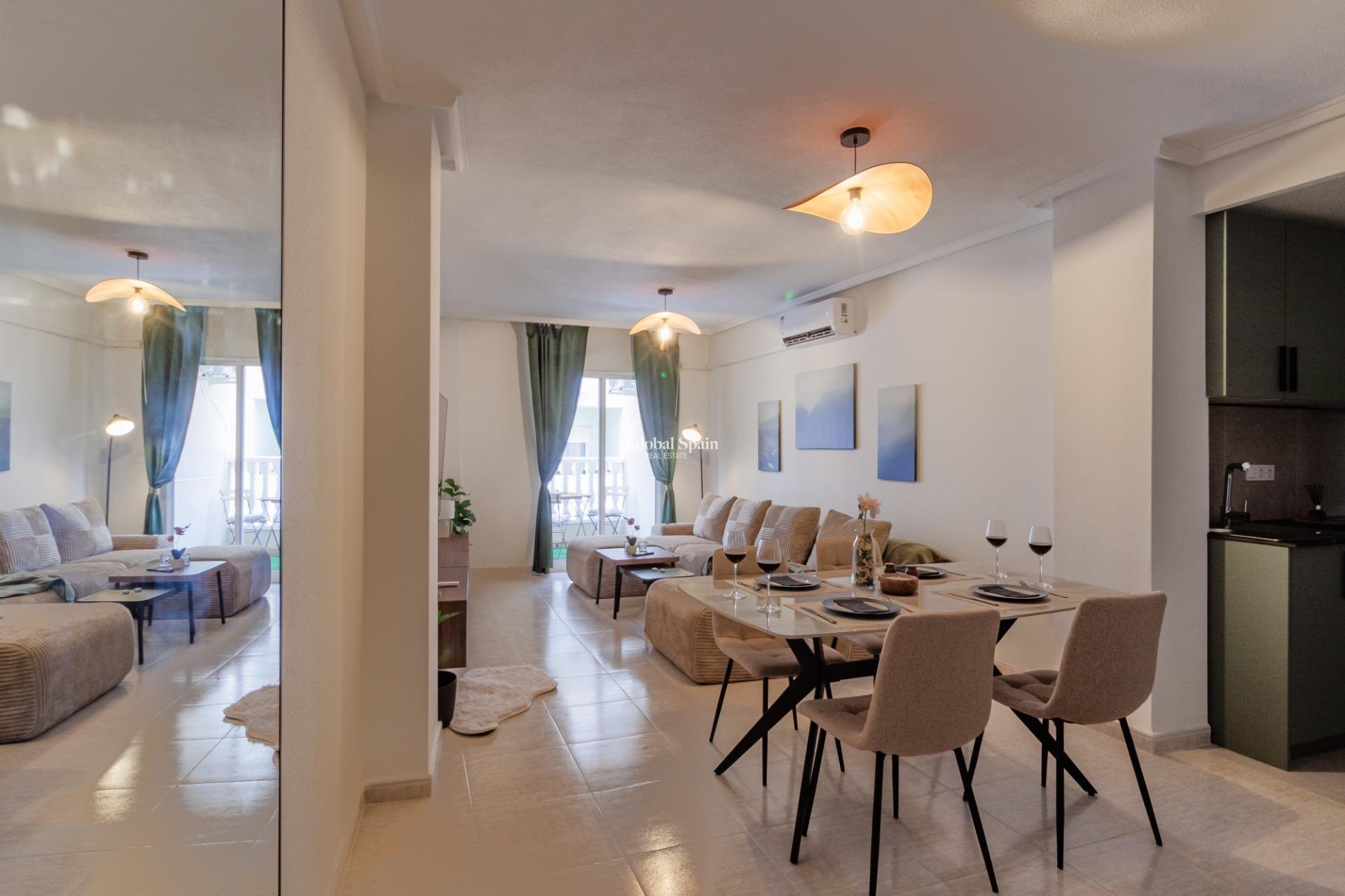 Revente - APPARTEMENT -
TORREVIEJA - Playa del Cura