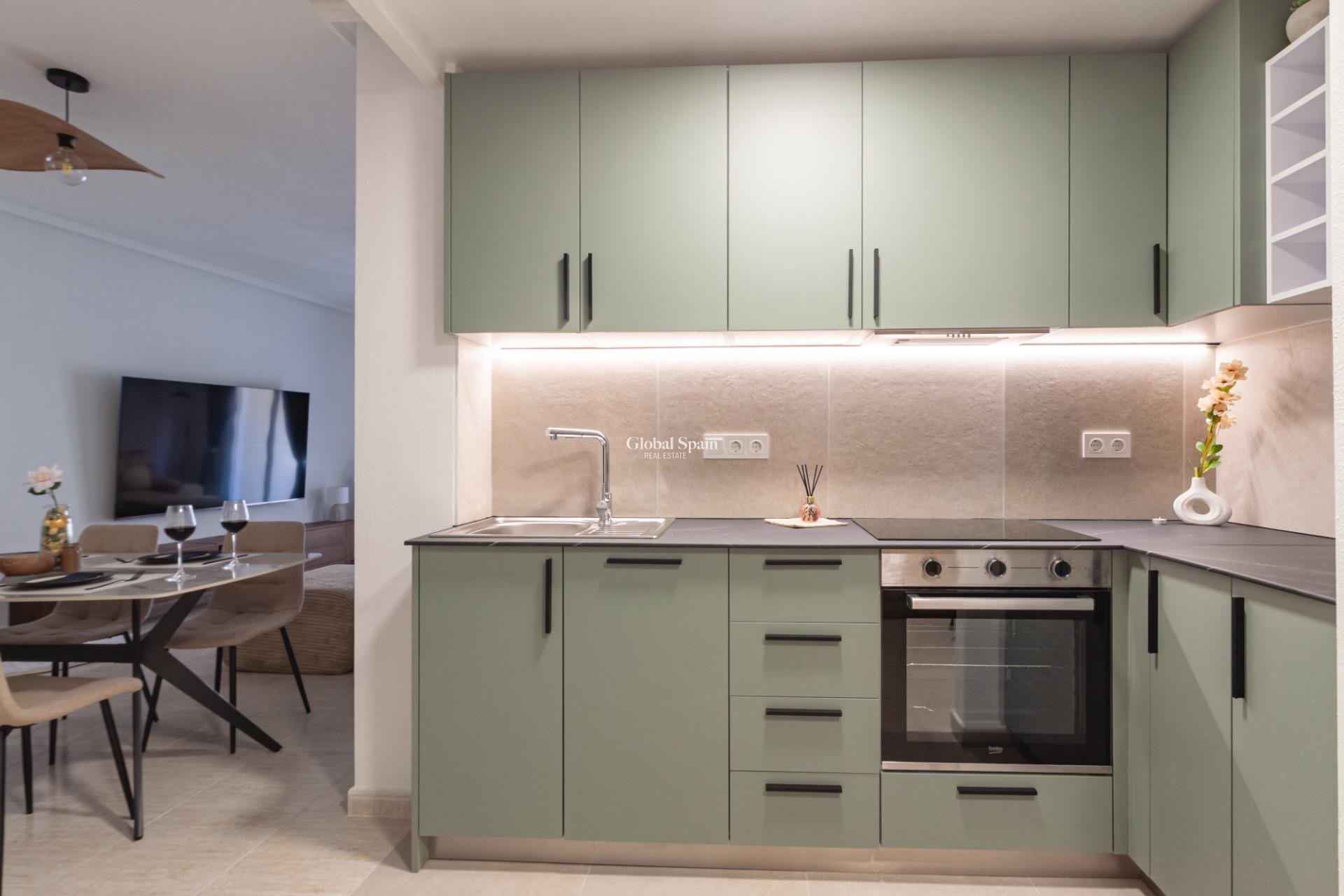 Revente - APPARTEMENT -
TORREVIEJA - Playa del Cura
