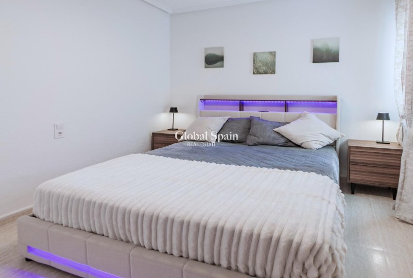 Revente - APPARTEMENT -
TORREVIEJA - Playa del Cura