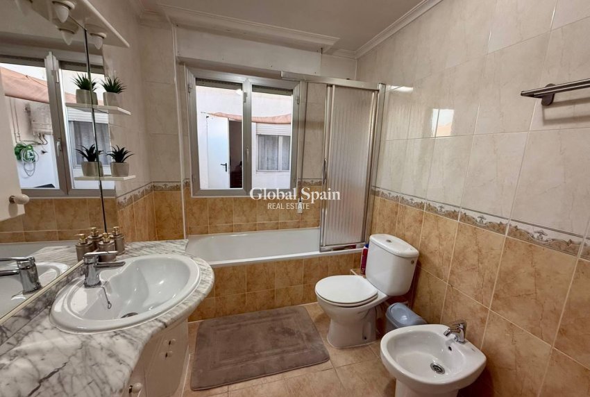 Revente - APPARTEMENT -
TORREVIEJA - Playa del Cura