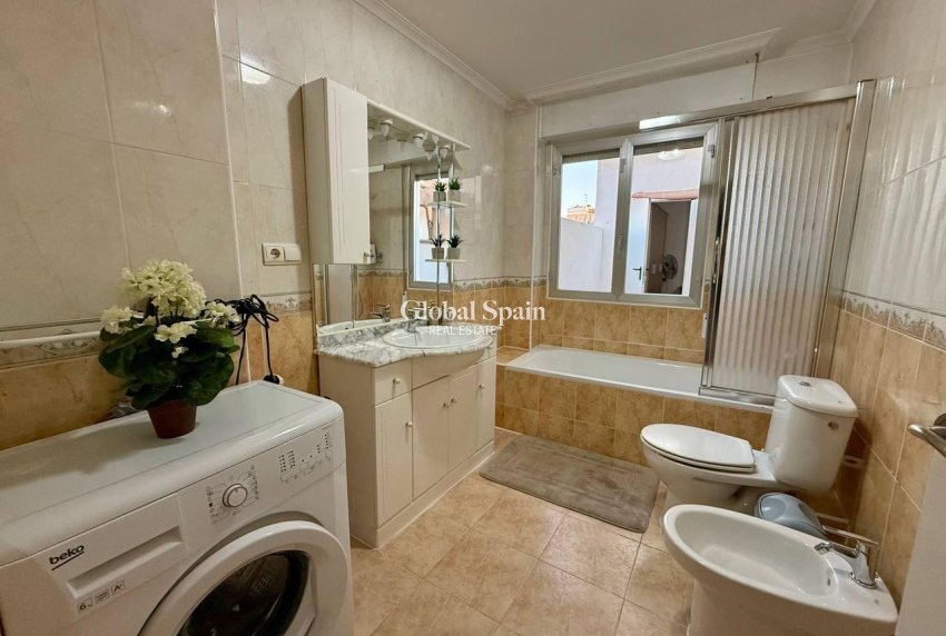 Revente - APPARTEMENT -
TORREVIEJA - Playa del Cura