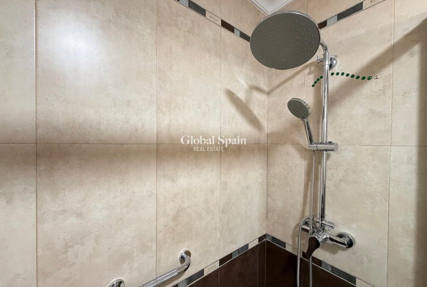 Revente - APPARTEMENT -
TORREVIEJA - Playa del Cura