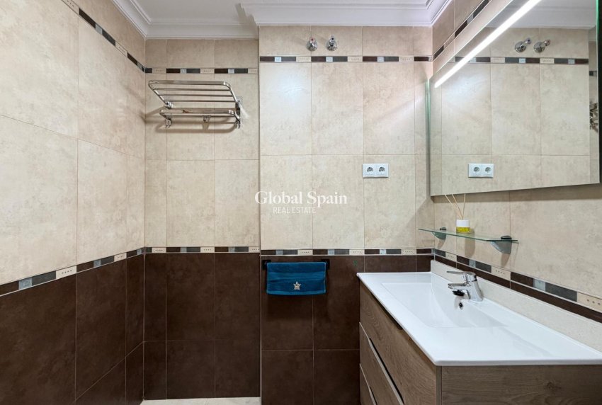 Revente - APPARTEMENT -
TORREVIEJA - Playa del Cura