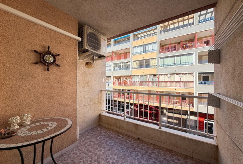 Revente - APPARTEMENT -
TORREVIEJA - Playa del Cura