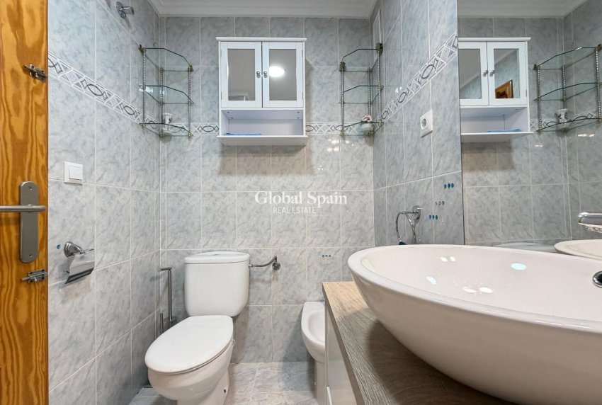 Revente - APPARTEMENT -
TORREVIEJA - Playa del Cura