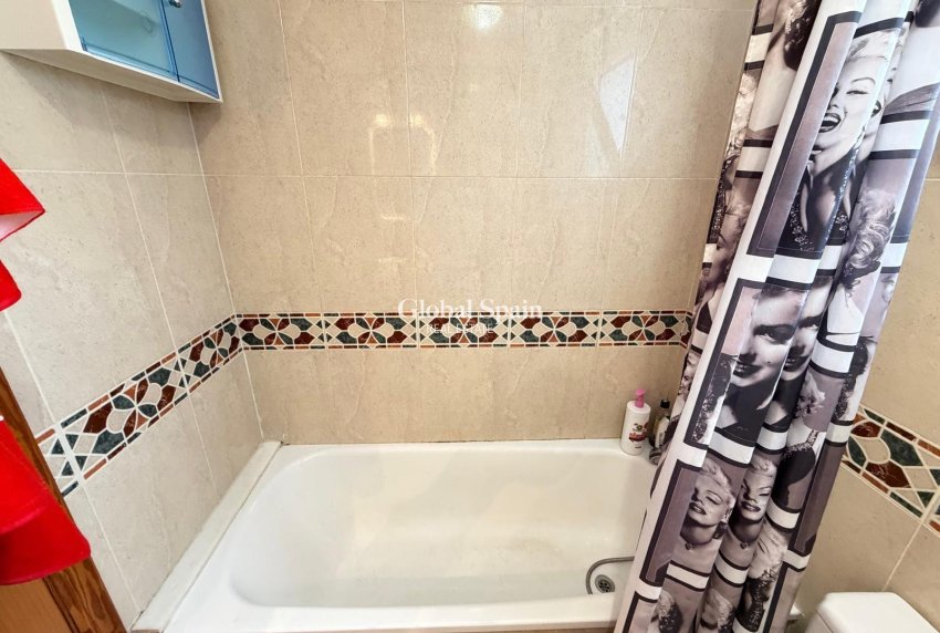Revente - APPARTEMENT -
TORREVIEJA - Playa del Cura