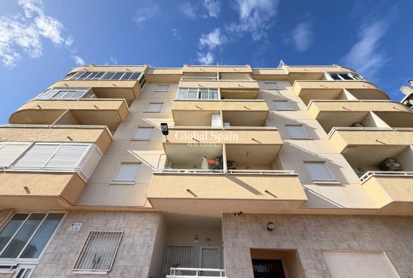 Revente - APPARTEMENT -
TORREVIEJA - Playa del Cura