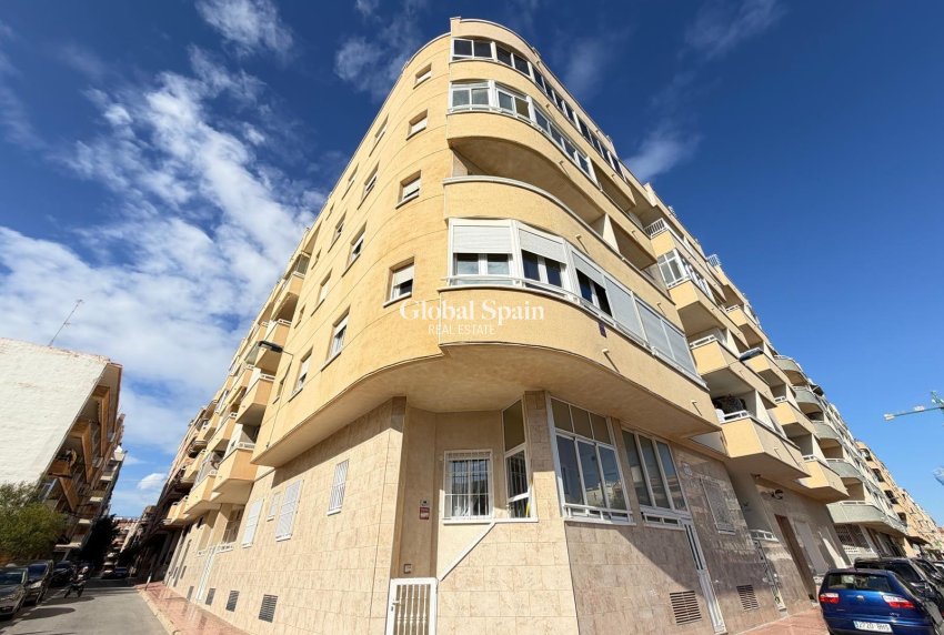 Revente - APPARTEMENT -
TORREVIEJA - Playa del Cura