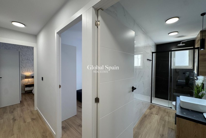 Revente - APPARTEMENT -
TORREVIEJA - Playa del Cura