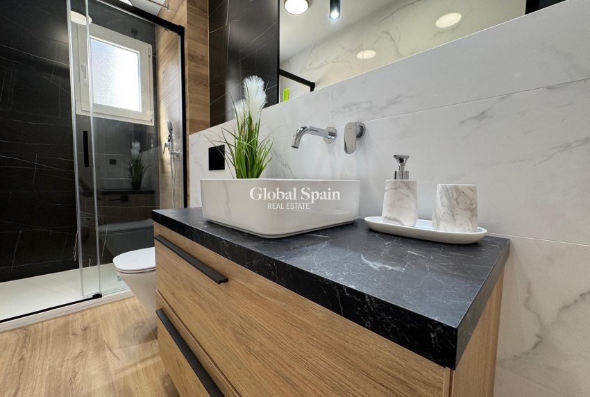 Revente - APPARTEMENT -
TORREVIEJA - Playa del Cura