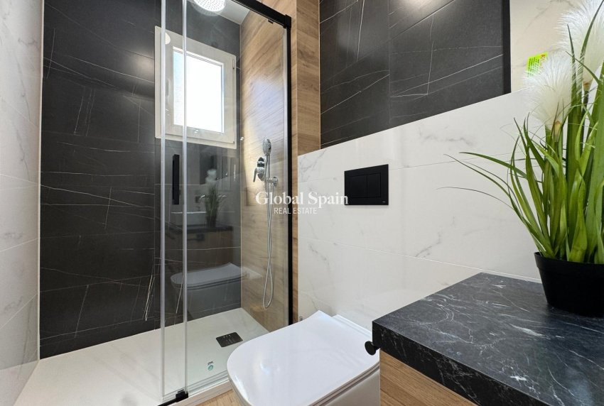 Revente - APPARTEMENT -
TORREVIEJA - Playa del Cura