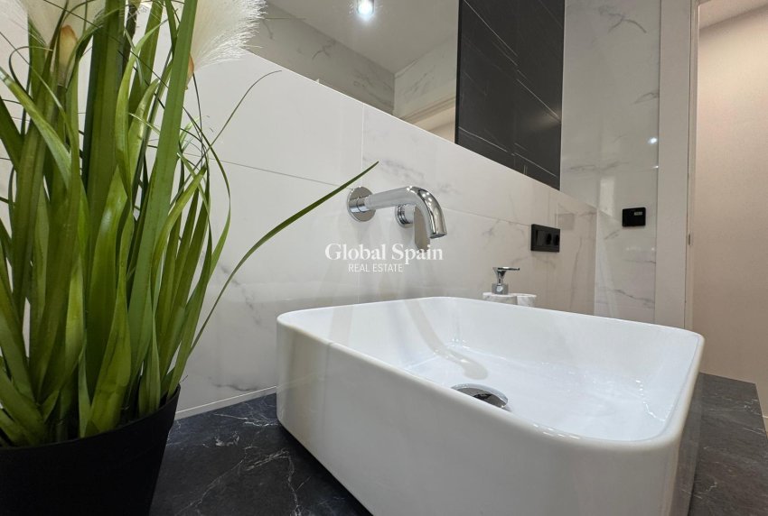 Revente - APPARTEMENT -
TORREVIEJA - Playa del Cura