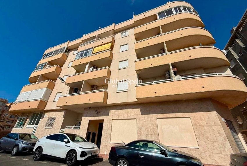 Revente - APPARTEMENT -
TORREVIEJA - Playa del Cura
