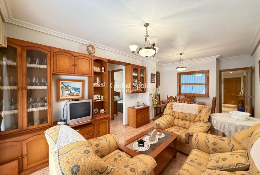 Revente - APPARTEMENT -
TORREVIEJA - Playa del Cura