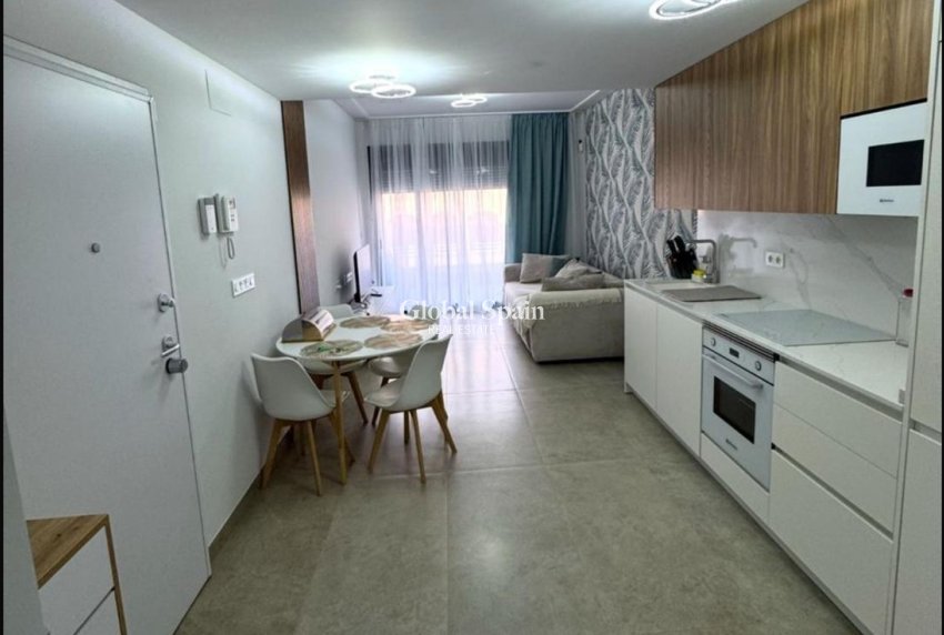 Revente - APPARTEMENT -
TORREVIEJA - Playa del Cura
