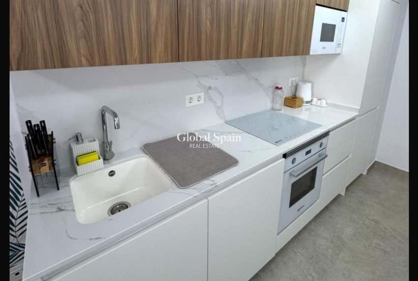 Revente - APPARTEMENT -
TORREVIEJA - Playa del Cura