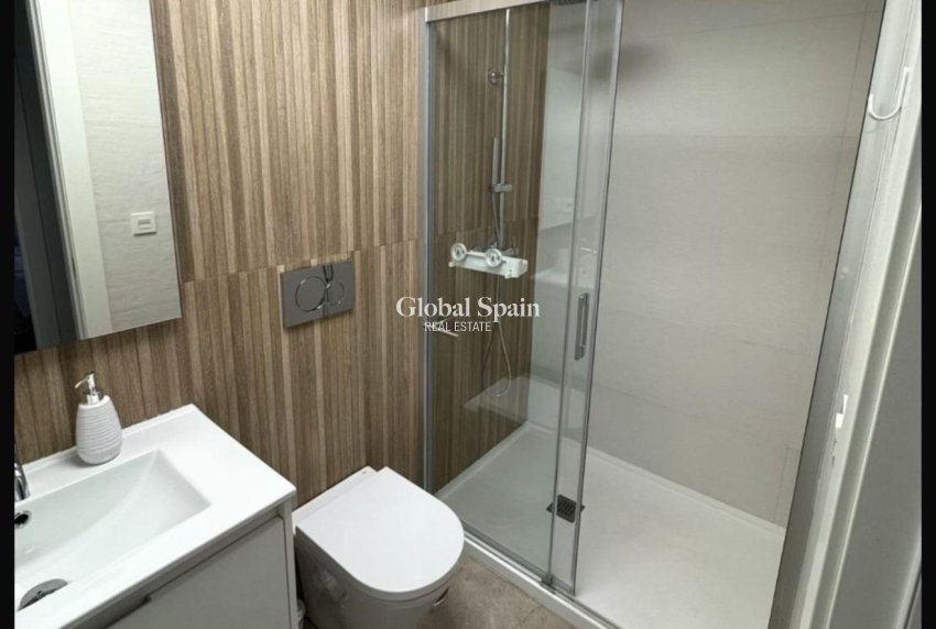 Revente - APPARTEMENT -
TORREVIEJA - Playa del Cura