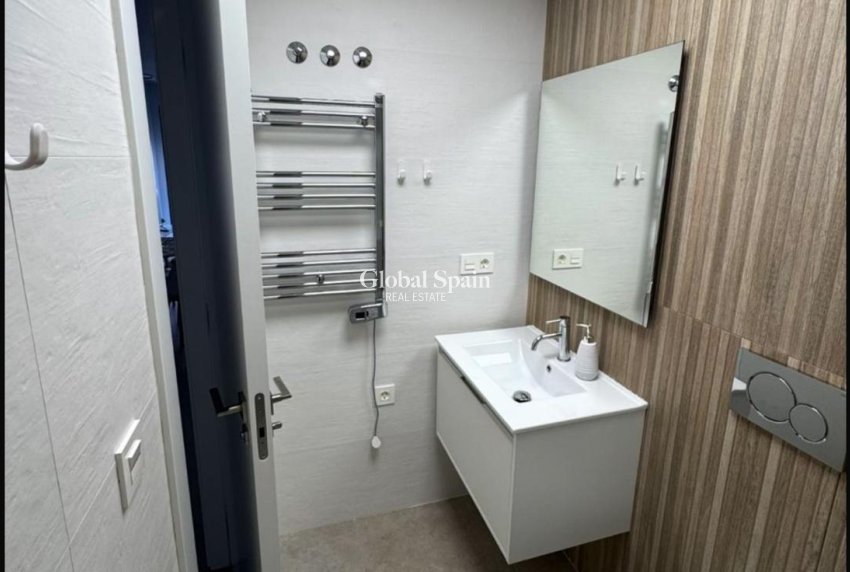 Revente - APPARTEMENT -
TORREVIEJA - Playa del Cura