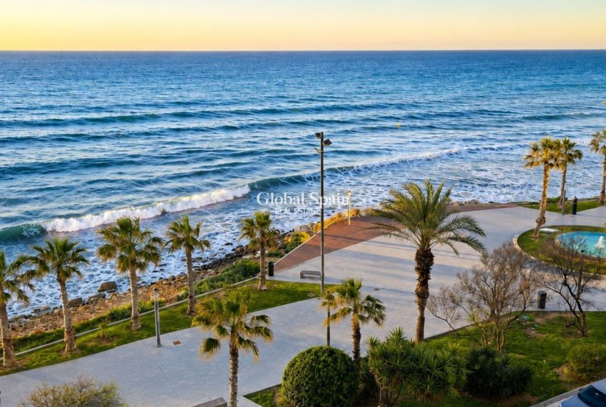 Revente - APPARTEMENT -
TORREVIEJA - Playa del Cura
