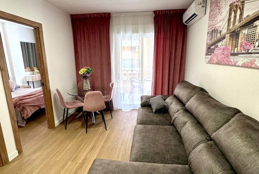 Revente - APPARTEMENT -
TORREVIEJA - Playa del Cura