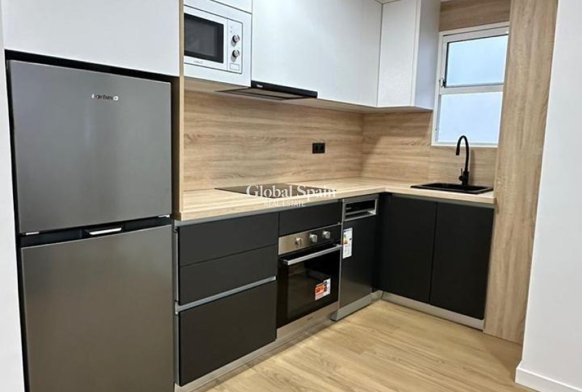 Revente - APPARTEMENT -
TORREVIEJA - Playa del Cura