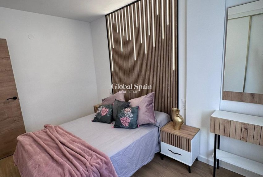 Revente - APPARTEMENT -
TORREVIEJA - Playa del Cura