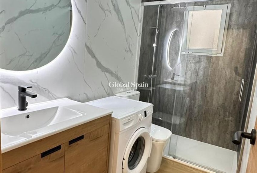 Revente - APPARTEMENT -
TORREVIEJA - Playa del Cura