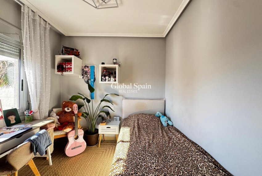 Revente - APPARTEMENT -
TORREVIEJA - Playa del Cura