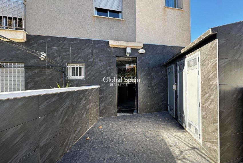 Revente - APPARTEMENT -
TORREVIEJA - Playa del Cura